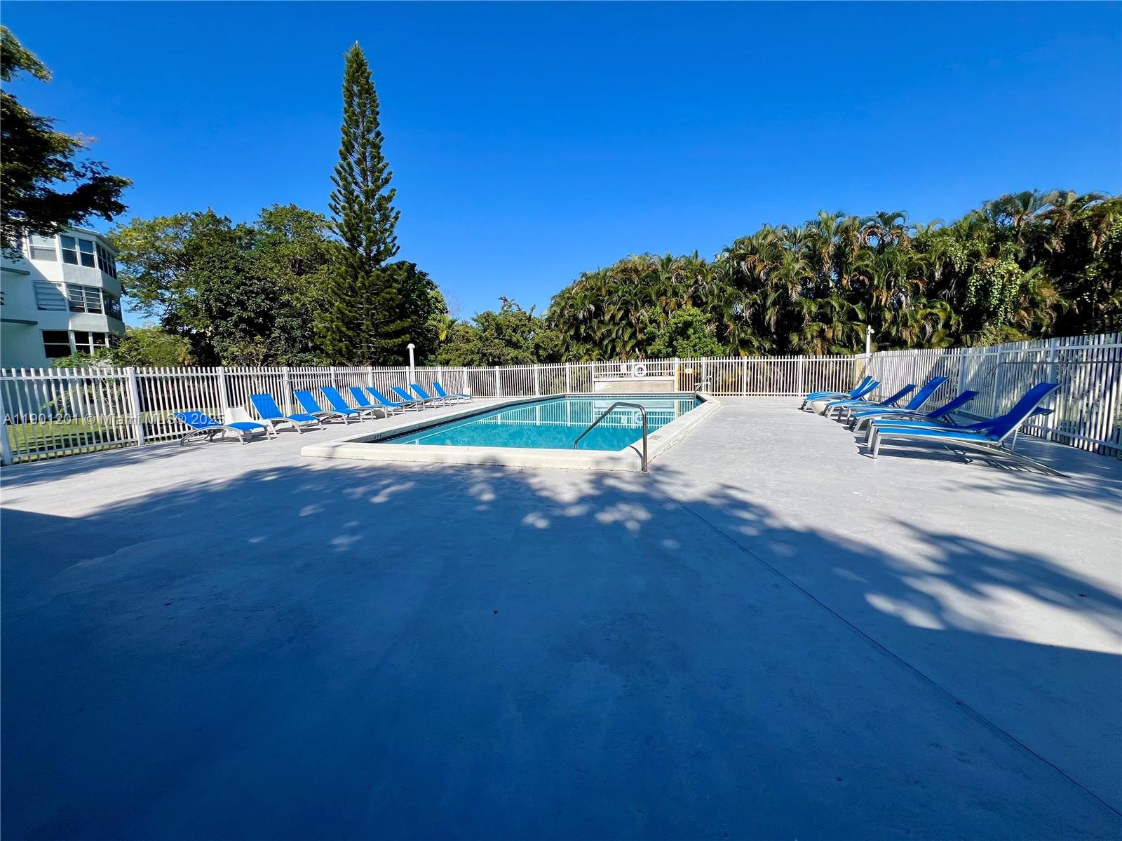 ROLLING GREEN CONDO E - Residential