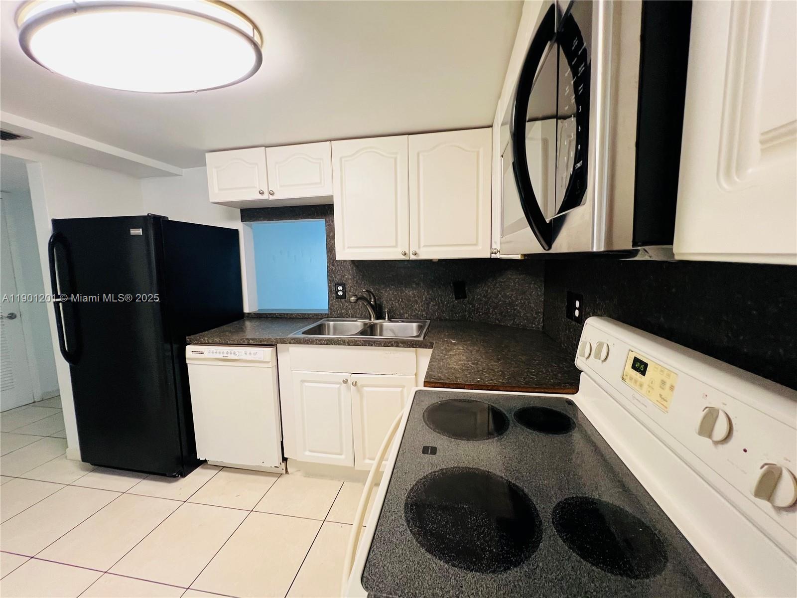 ROLLING GREEN CONDO E - Residential