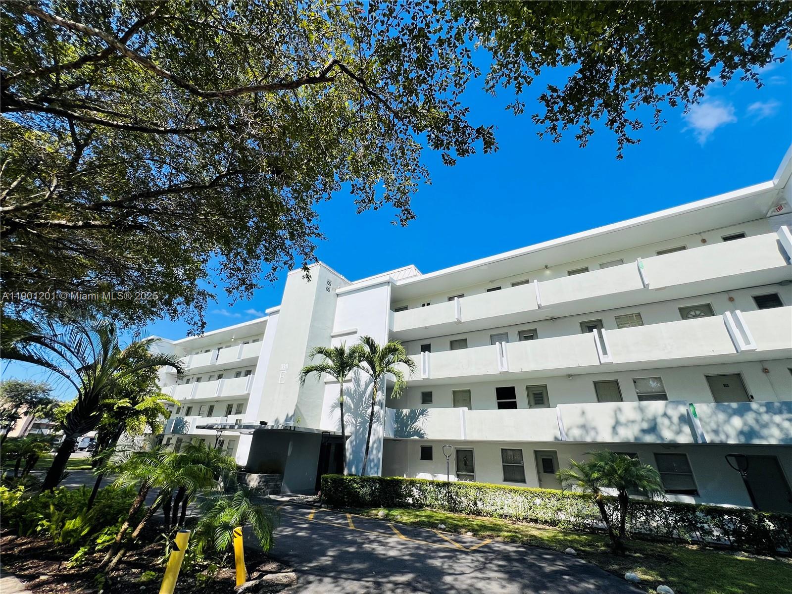 ROLLING GREEN CONDO E - Residential