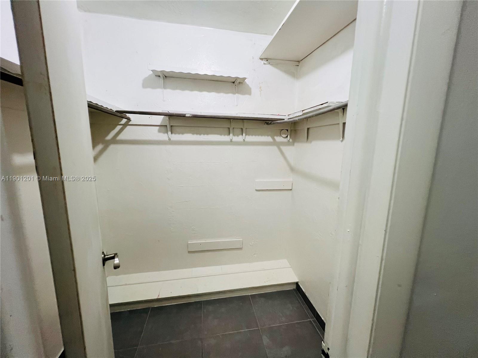 ROLLING GREEN CONDO E - Residential