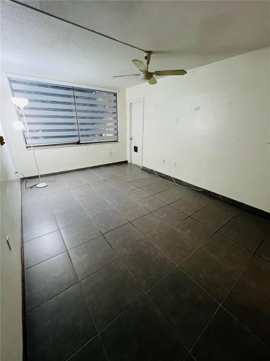 ROLLING GREEN CONDO E - Residential