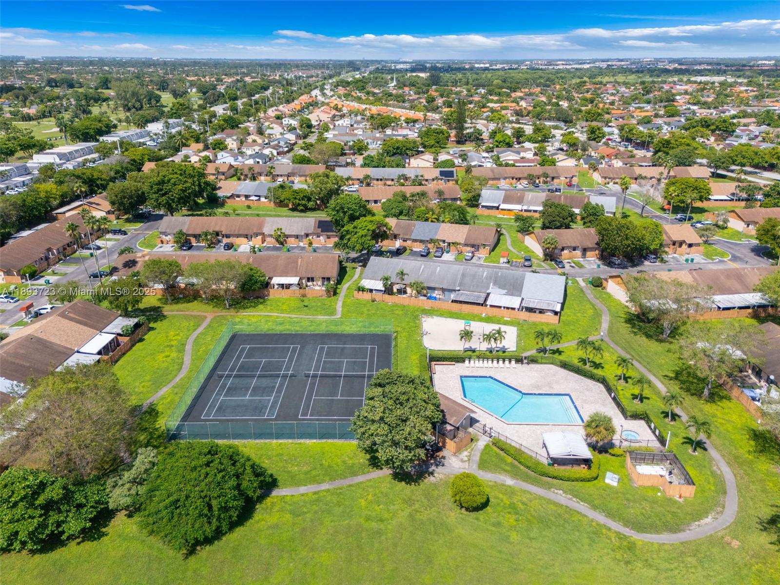 COUNTRY LAKE MANORS TOWNH - Residential Lease