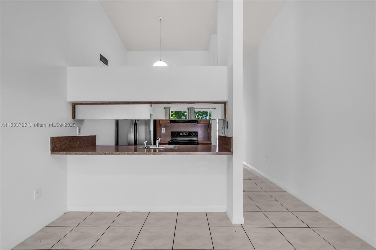 COUNTRY LAKE MANORS TOWNH - Residential Lease