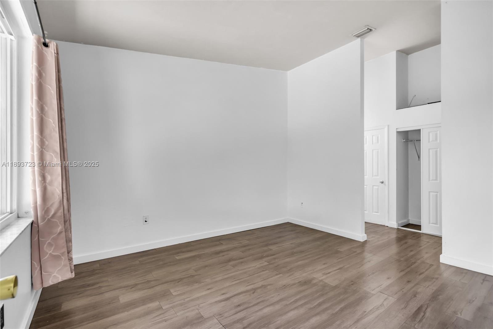 COUNTRY LAKE MANORS TOWNH - Residential Lease