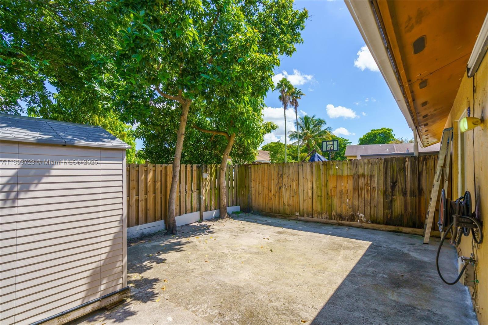 COUNTRY LAKE MANORS TOWNH - Residential Lease