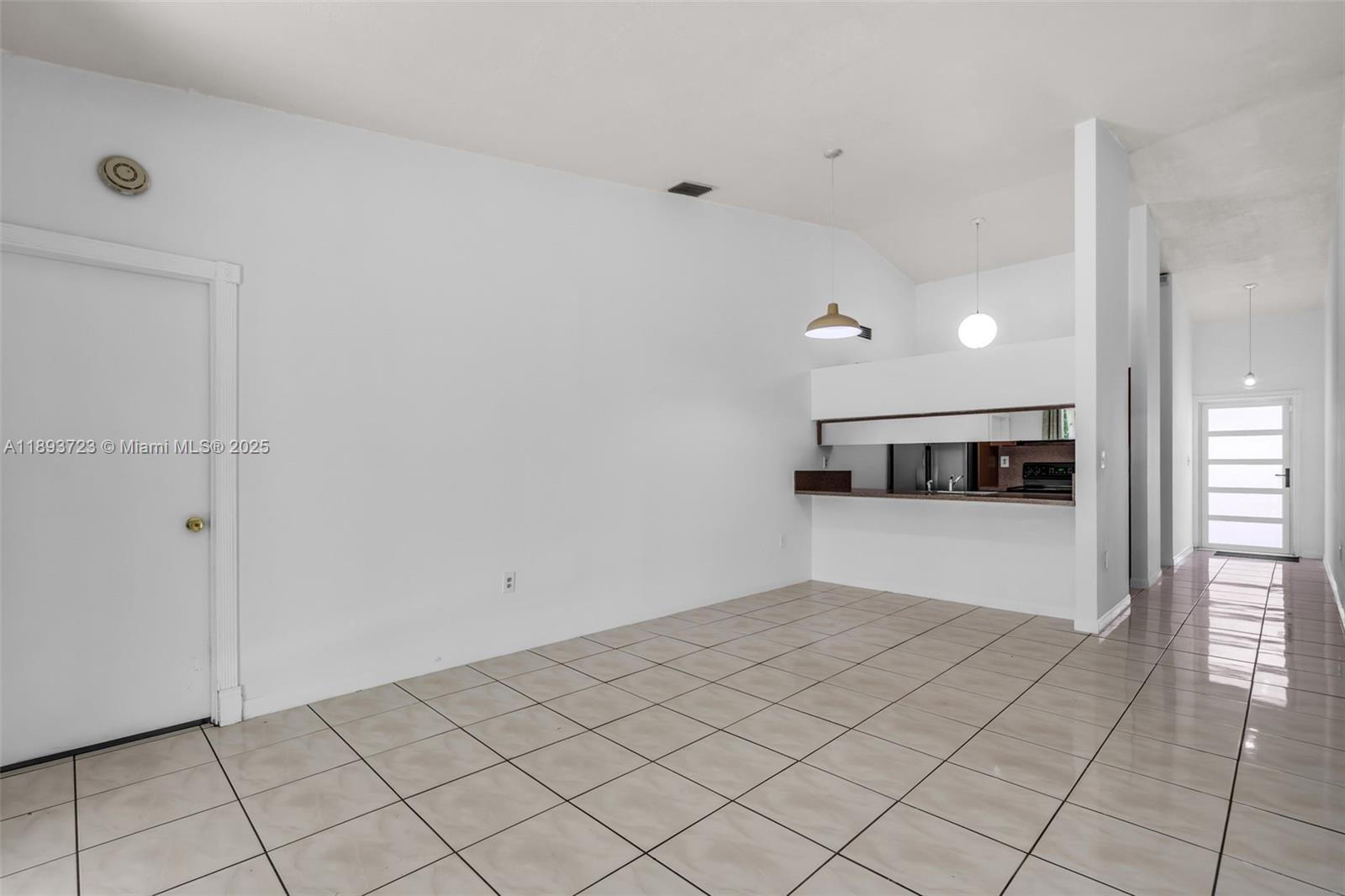 COUNTRY LAKE MANORS TOWNH - Residential Lease