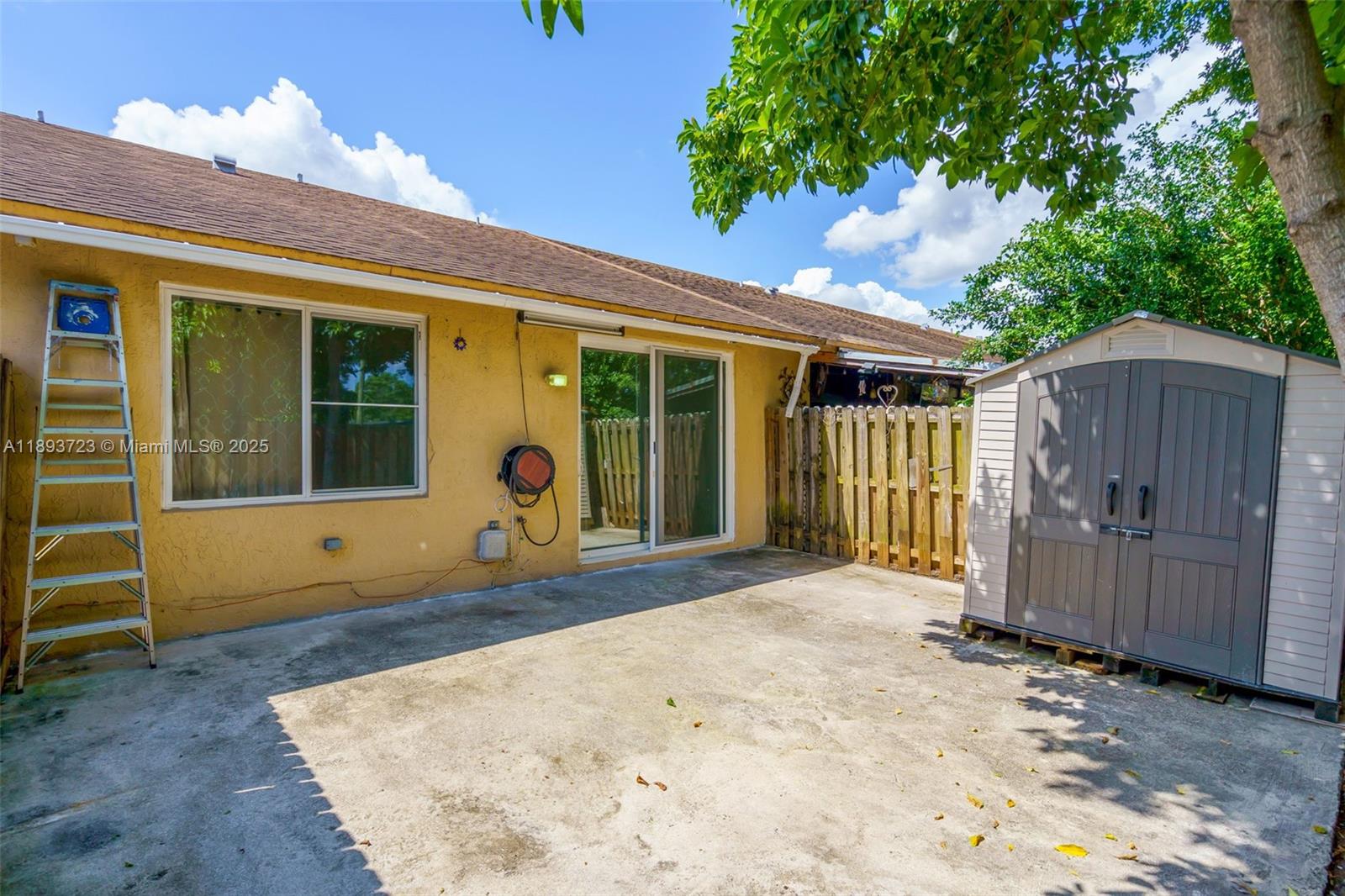 COUNTRY LAKE MANORS TOWNH - Residential Lease
