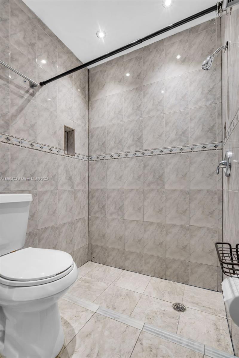 COUNTRY LAKE MANORS TOWNH - Residential Lease