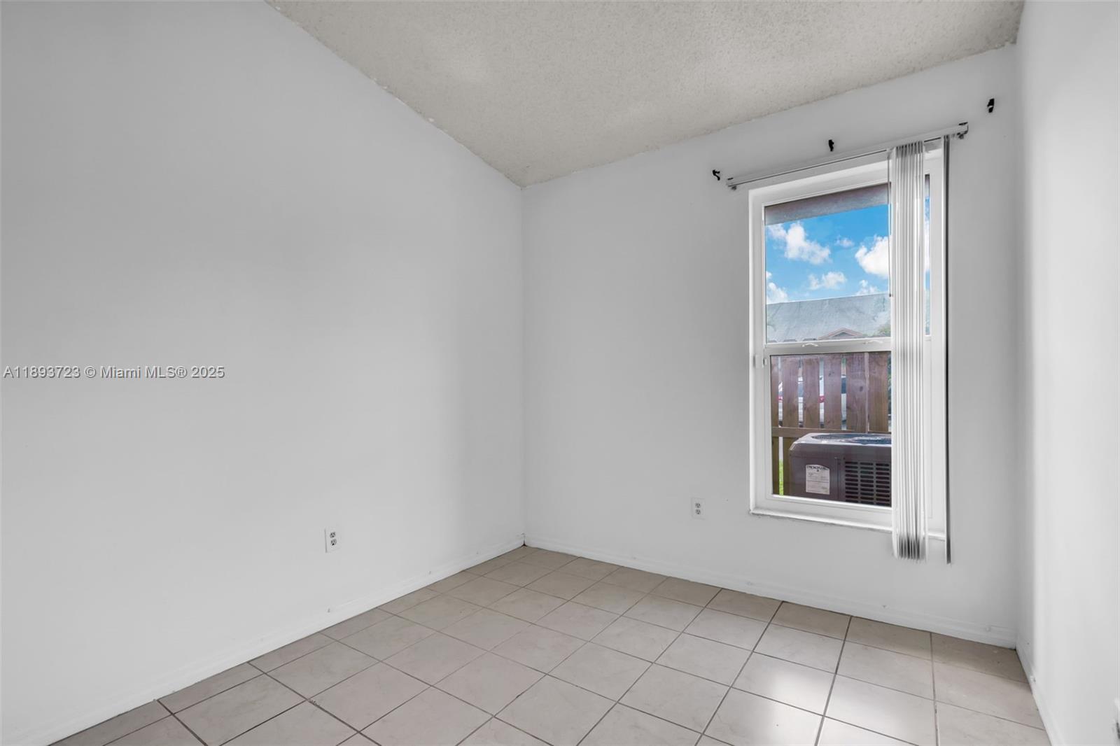 COUNTRY LAKE MANORS TOWNH - Residential Lease
