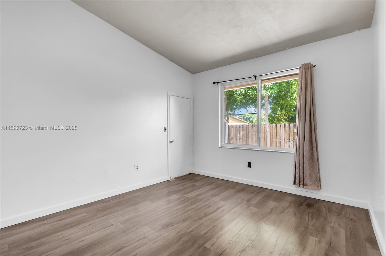 COUNTRY LAKE MANORS TOWNH - Residential Lease