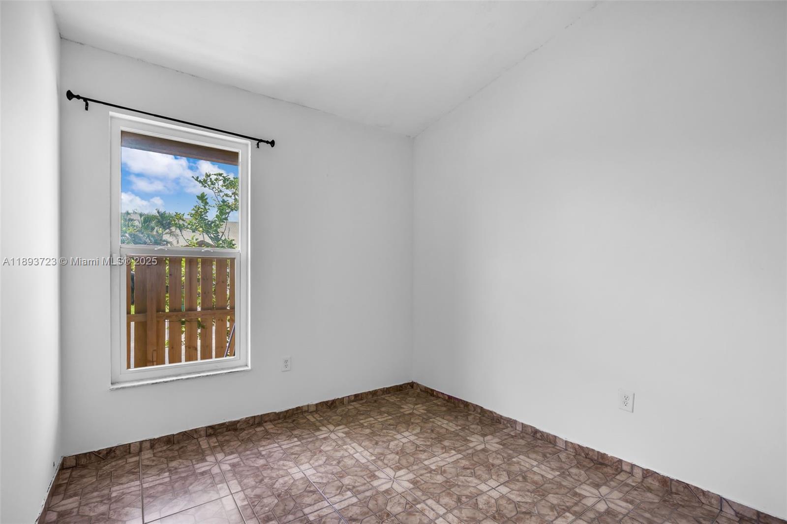 COUNTRY LAKE MANORS TOWNH - Residential Lease