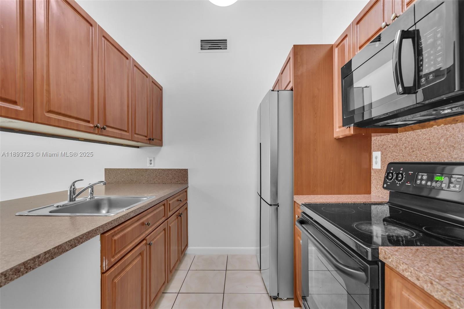 COUNTRY LAKE MANORS TOWNH - Residential Lease