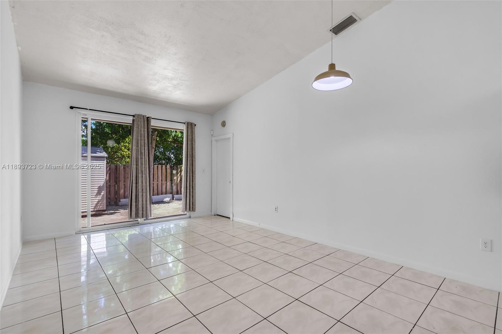 COUNTRY LAKE MANORS TOWNH - Residential Lease