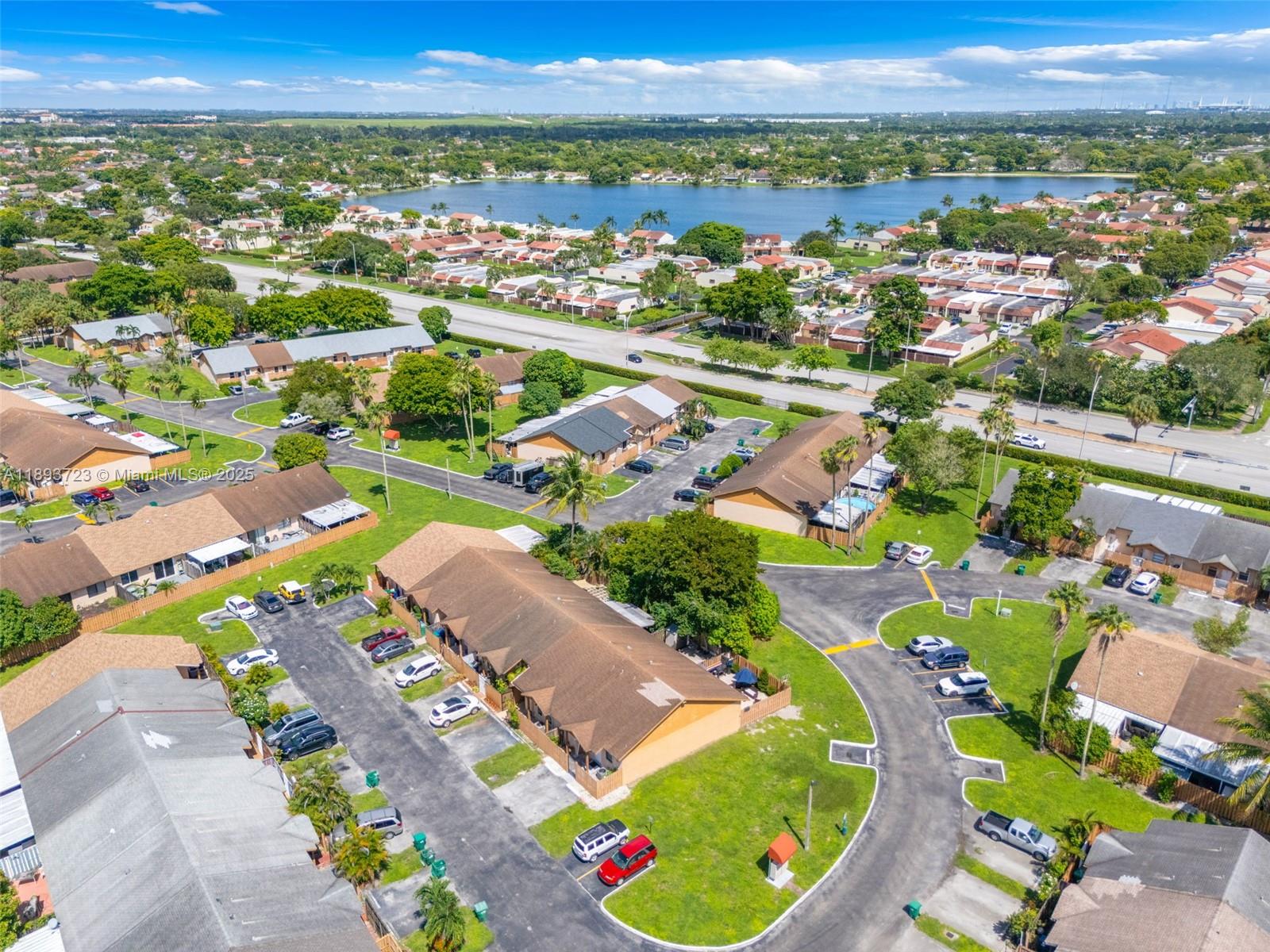 COUNTRY LAKE MANORS TOWNH - Residential Lease