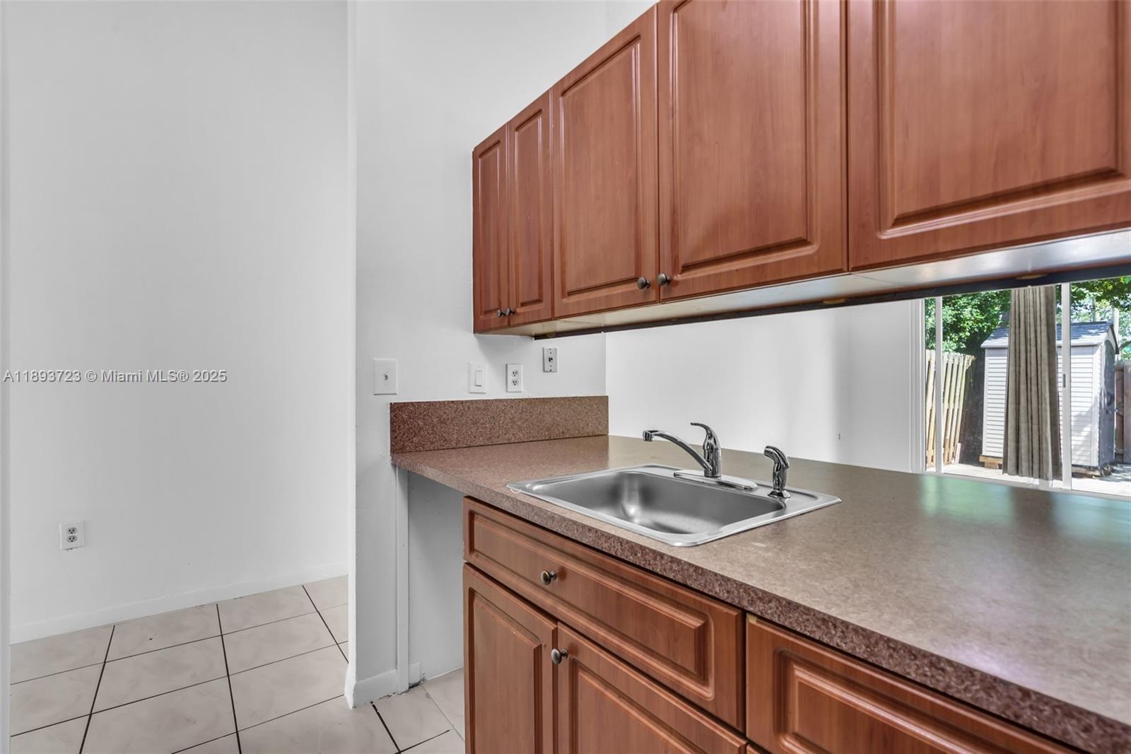 COUNTRY LAKE MANORS TOWNH - Residential Lease
