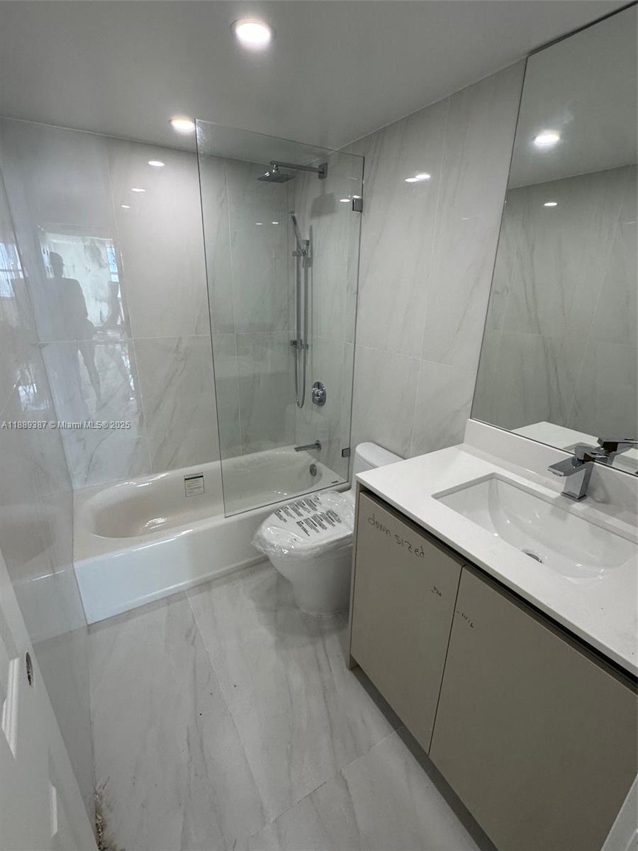 RESIDENCES ON HOLLYWOOD B - Residential