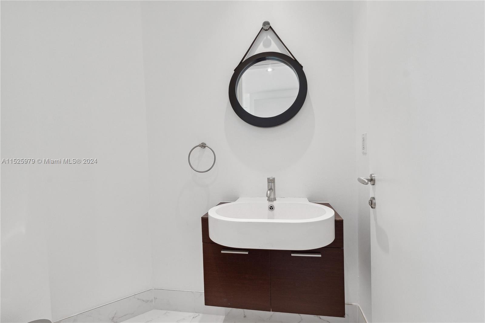 GROVENOR HOUSE CONDO - Residential