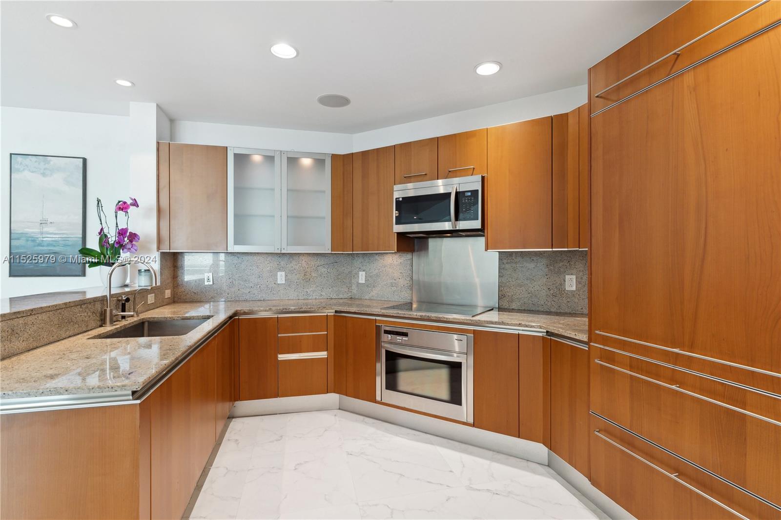 GROVENOR HOUSE CONDO - Residential