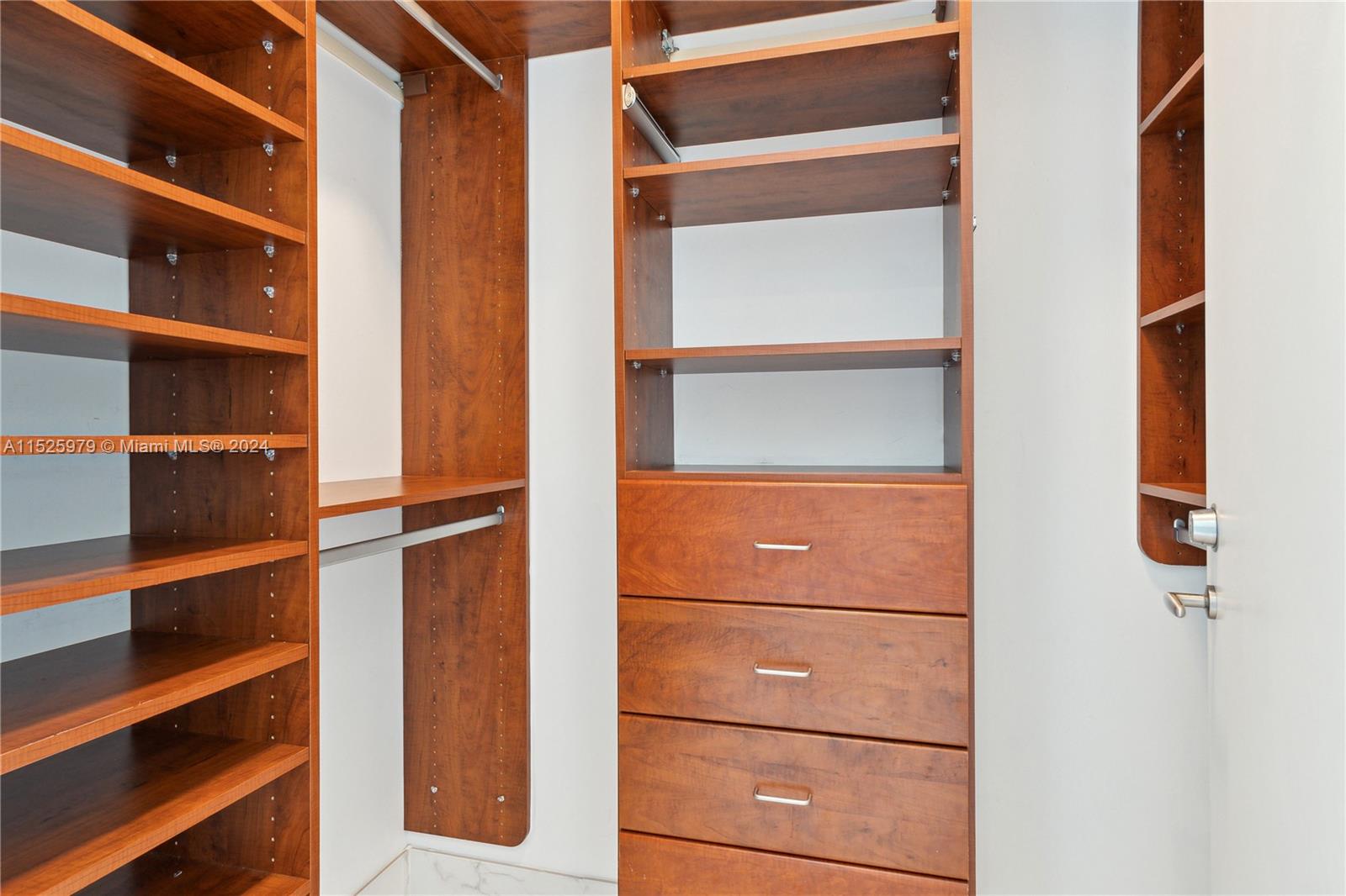 GROVENOR HOUSE CONDO - Residential