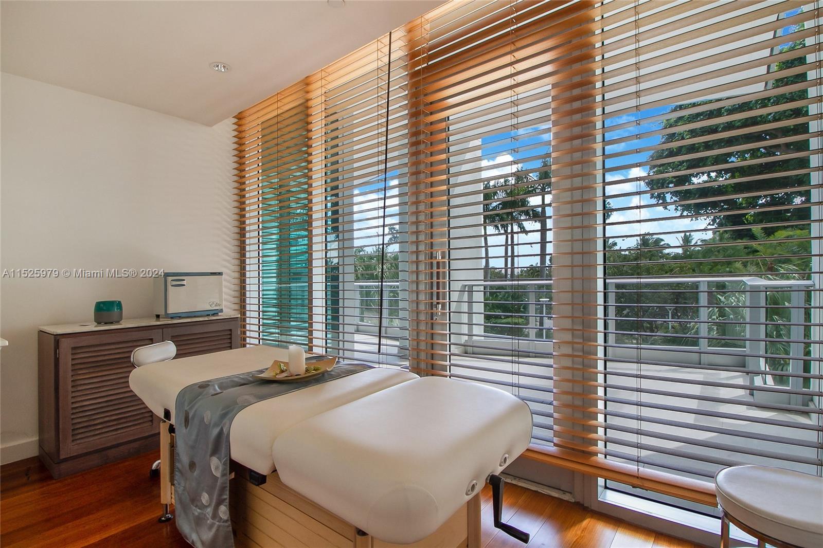 GROVENOR HOUSE CONDO - Residential