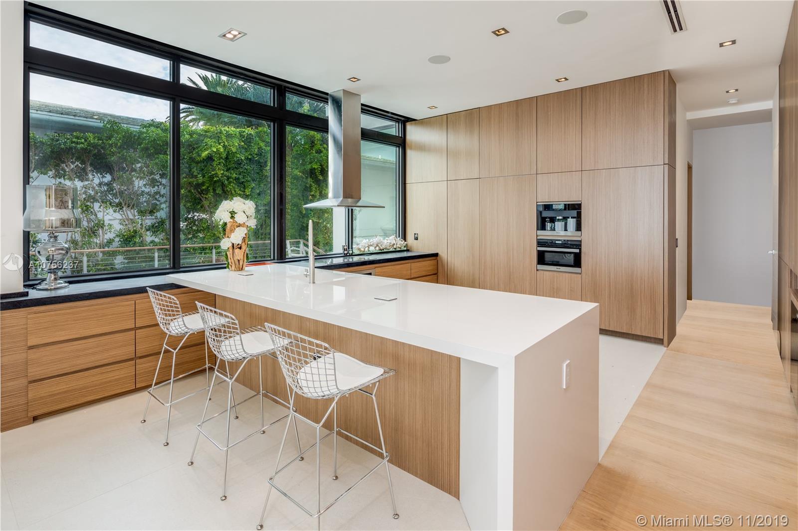 BELLE MEADE ISLAND - Residential