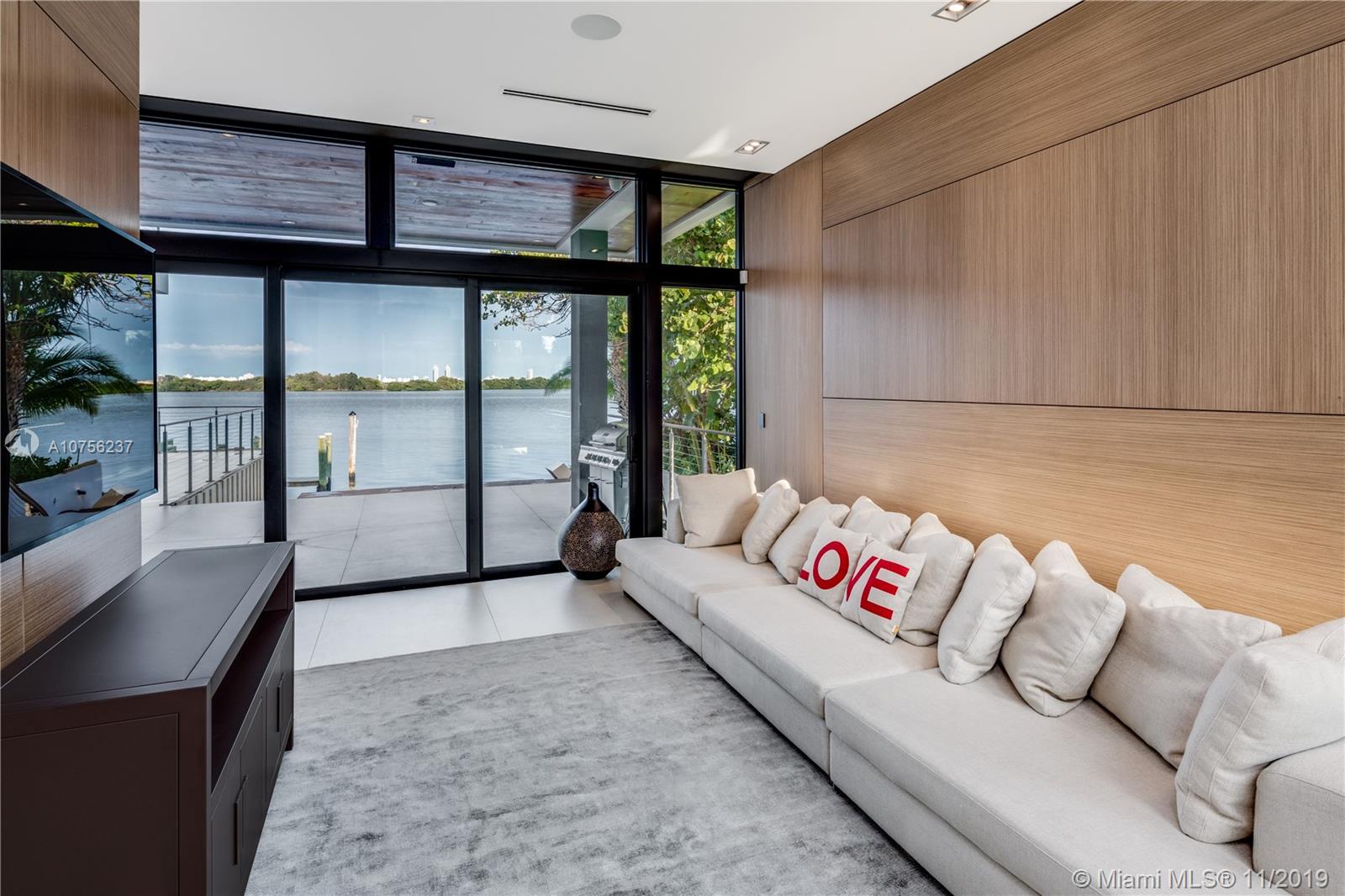 BELLE MEADE ISLAND - Residential