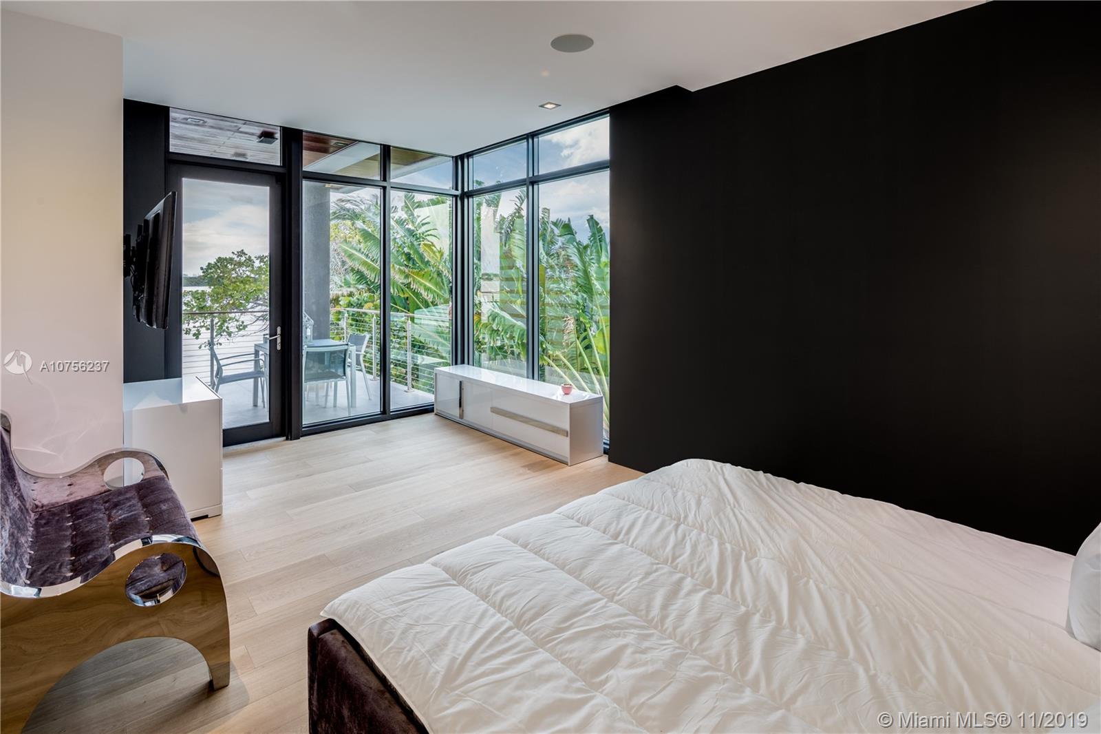 BELLE MEADE ISLAND - Residential