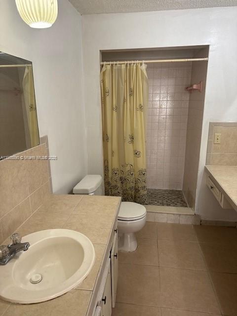 WOODSIDE ARMS CONDO - Residential Lease