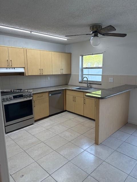 WOODSIDE ARMS CONDO - Residential Lease