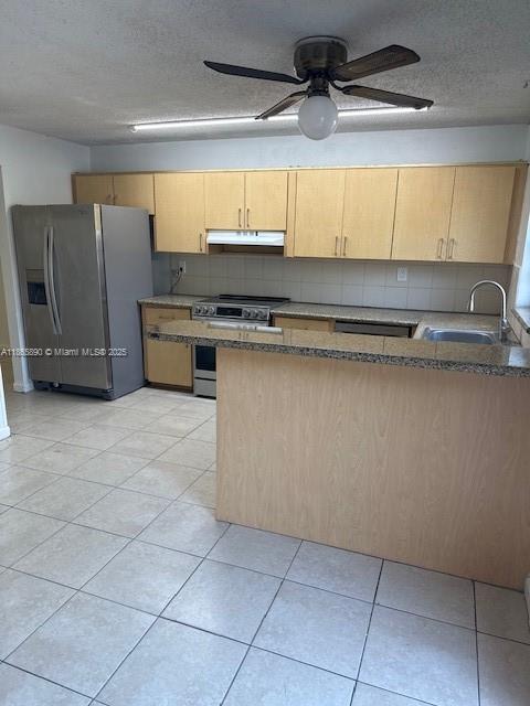WOODSIDE ARMS CONDO - Residential Lease