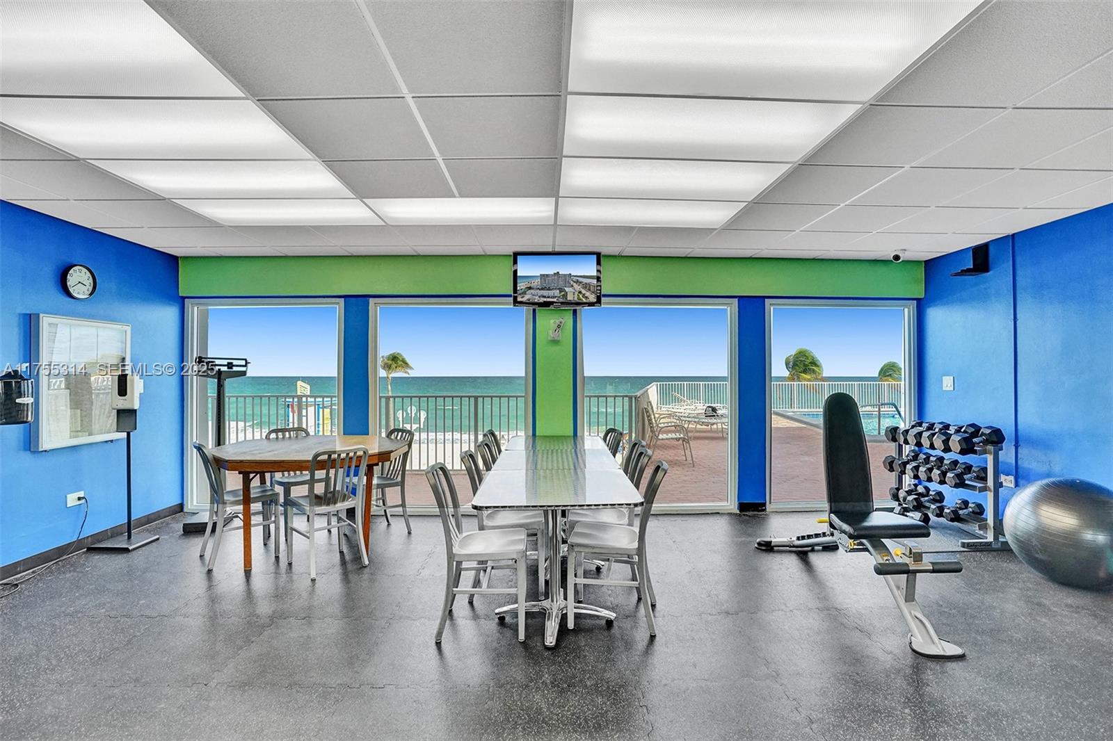 HOLLYWOOD TOWERS CONDO - Residential