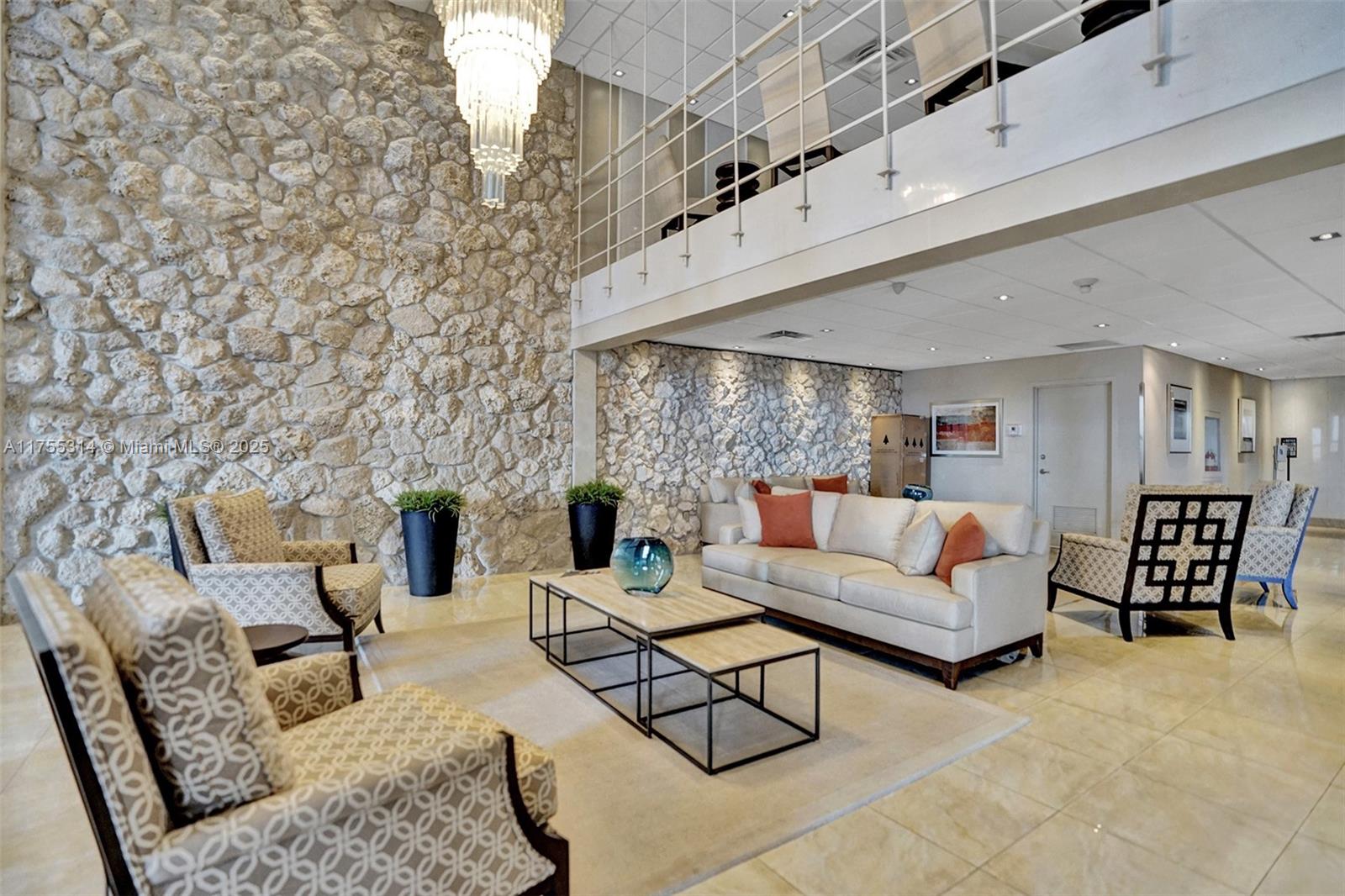 HOLLYWOOD TOWERS CONDO - Residential