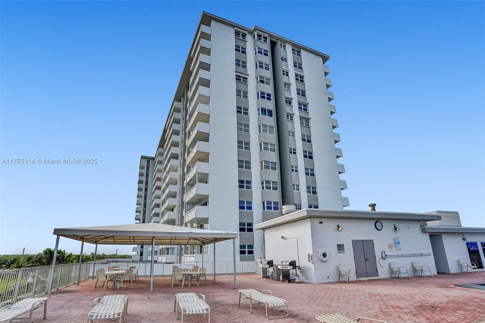 HOLLYWOOD TOWERS CONDO - Residential