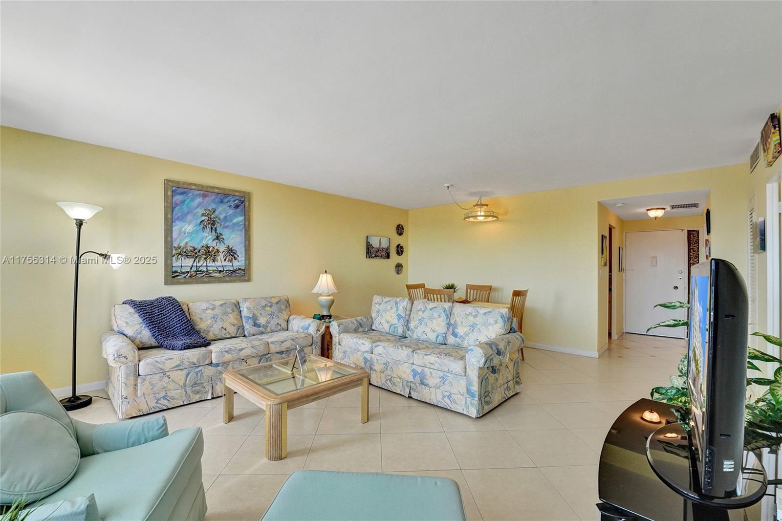 HOLLYWOOD TOWERS CONDO - Residential