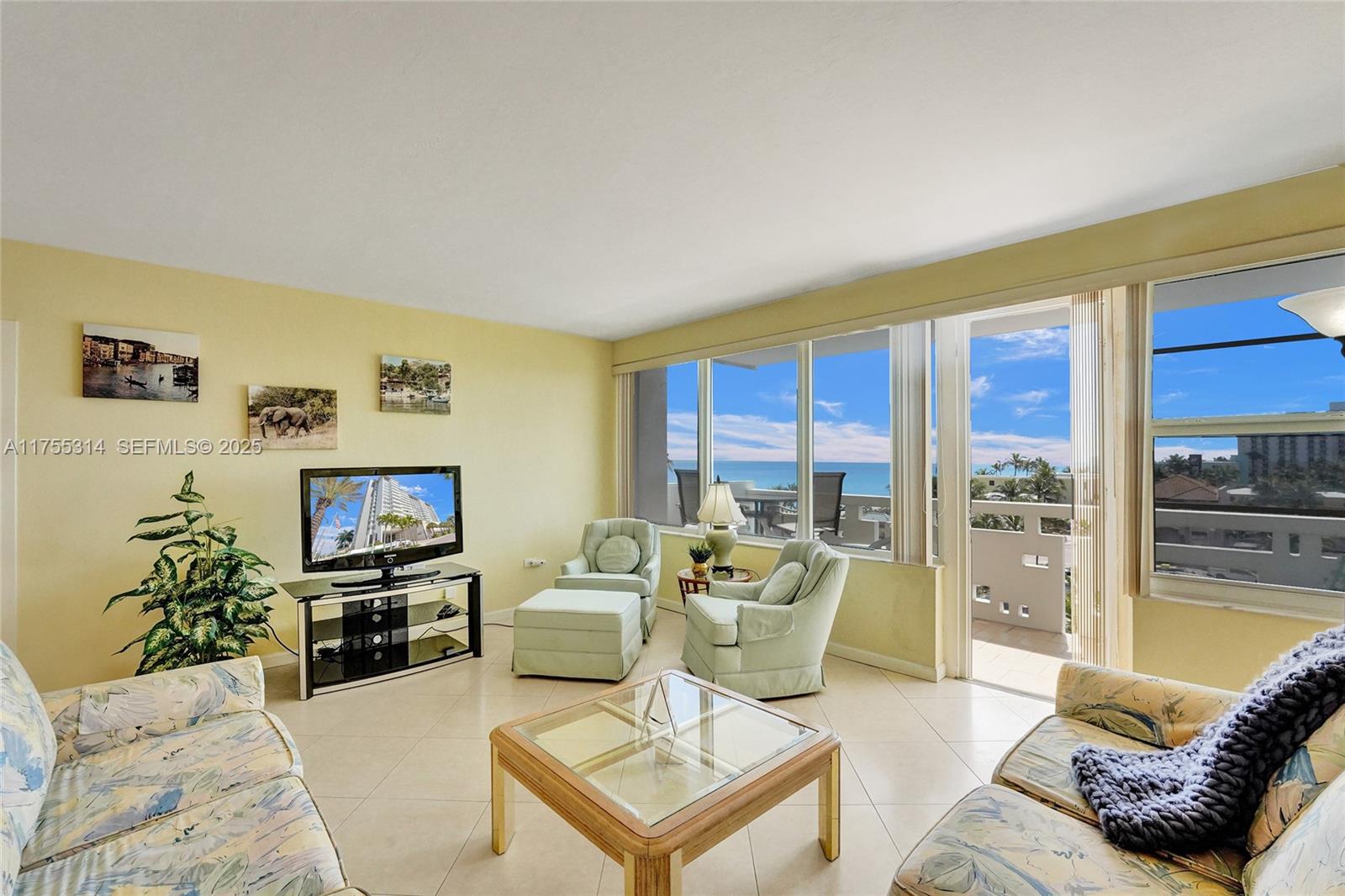 HOLLYWOOD TOWERS CONDO - Residential