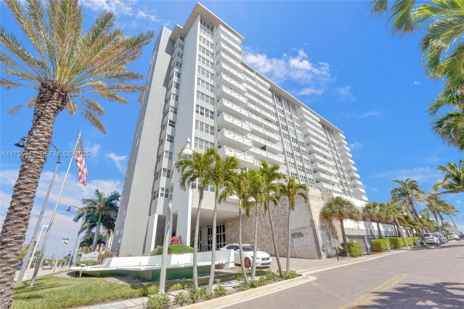 HOLLYWOOD TOWERS CONDO - Residential