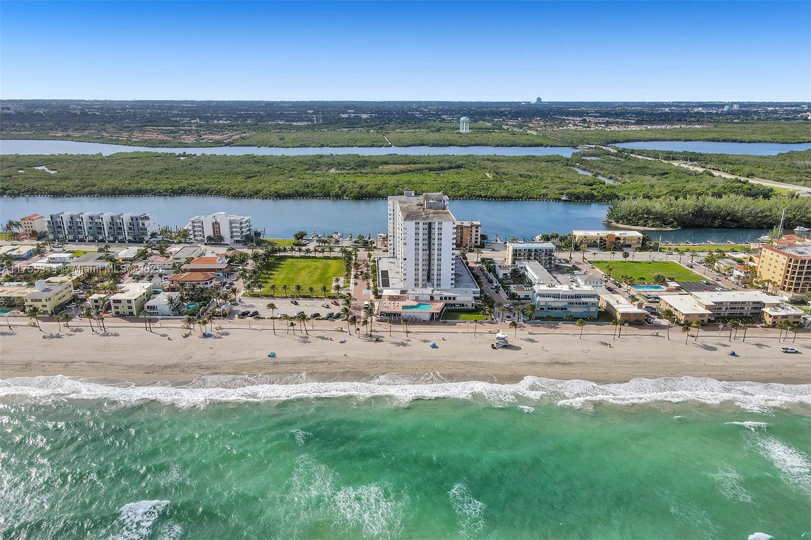 HOLLYWOOD TOWERS CONDO - Residential