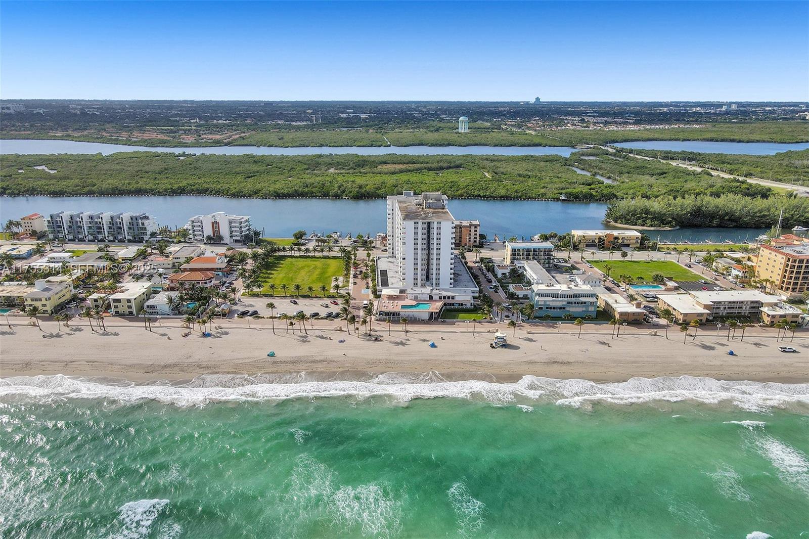 HOLLYWOOD TOWERS CONDO - Residential