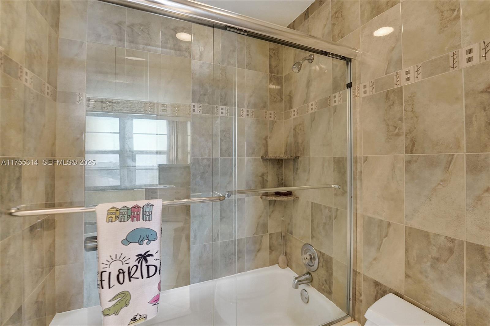 HOLLYWOOD TOWERS CONDO - Residential