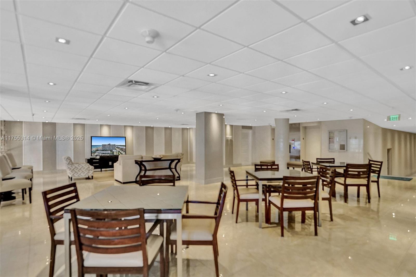 HOLLYWOOD TOWERS CONDO - Residential