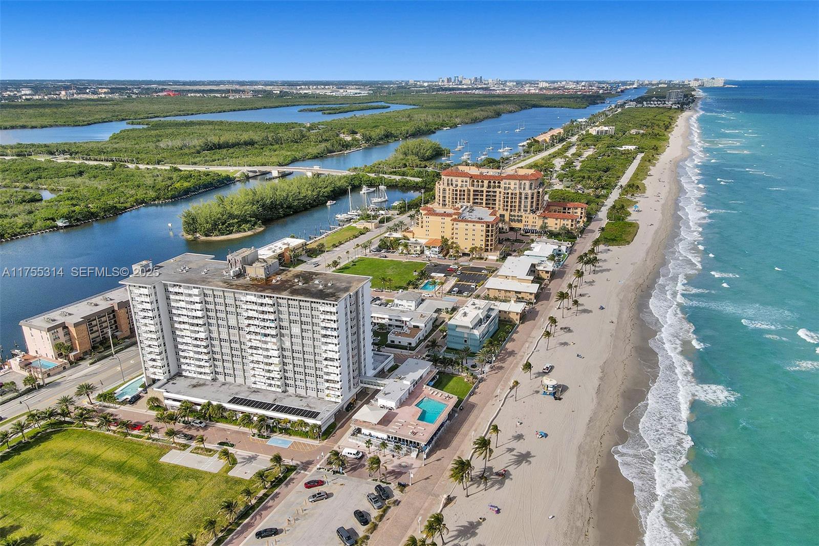 HOLLYWOOD TOWERS CONDO - Residential