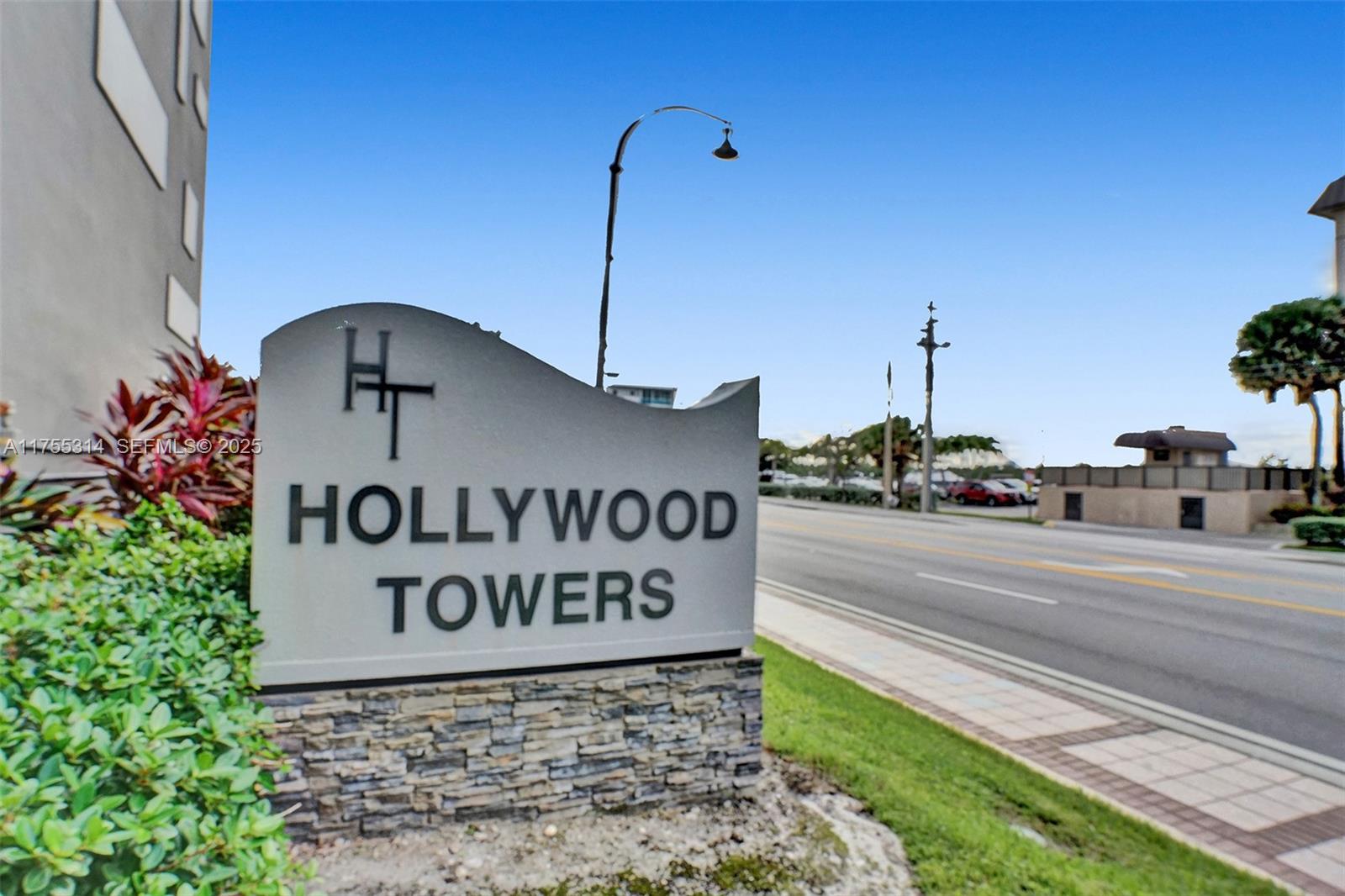 HOLLYWOOD TOWERS CONDO - Residential