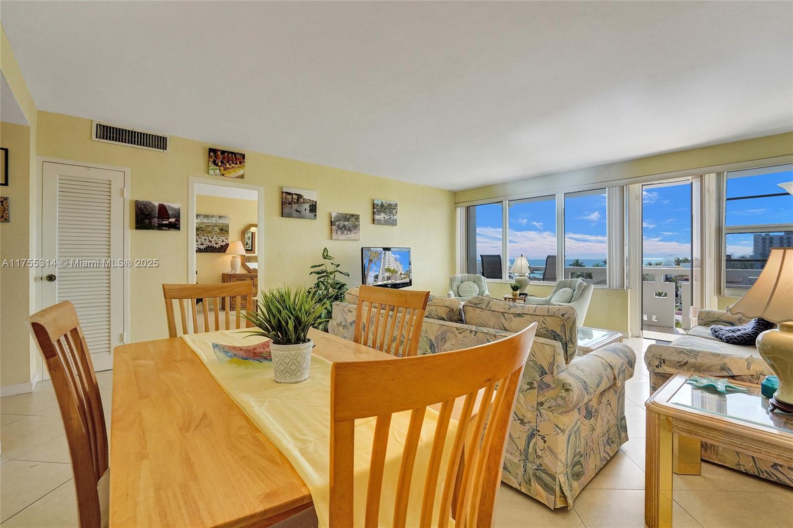 HOLLYWOOD TOWERS CONDO - Residential