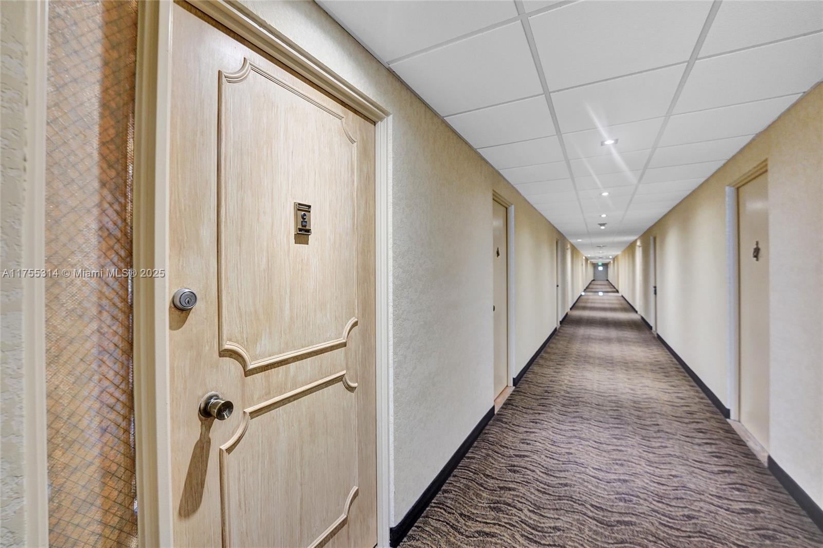 HOLLYWOOD TOWERS CONDO - Residential