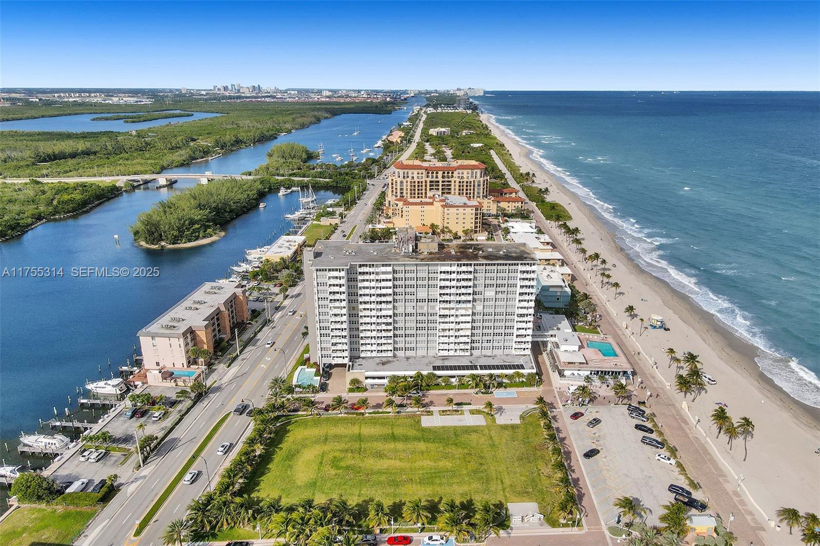 HOLLYWOOD TOWERS CONDO - Residential