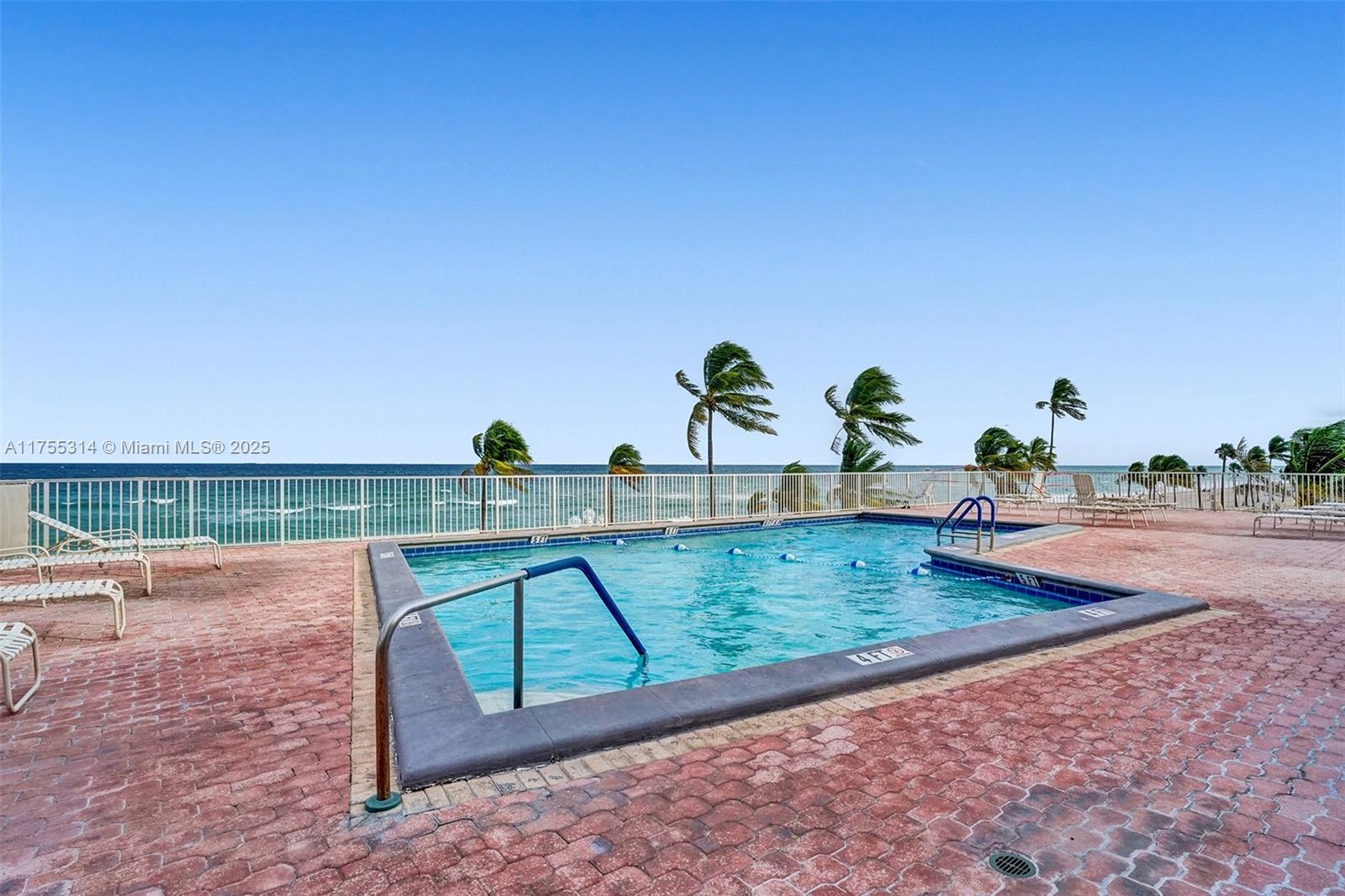 HOLLYWOOD TOWERS CONDO - Residential