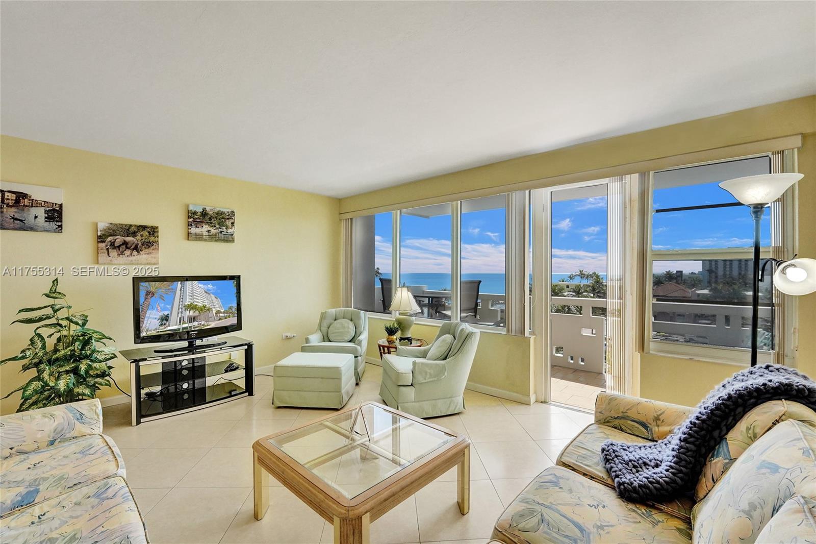 HOLLYWOOD TOWERS CONDO - Residential