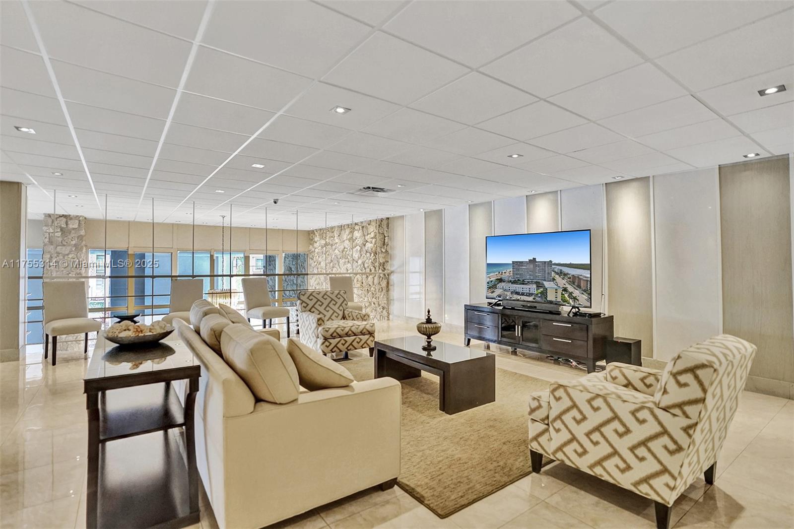 HOLLYWOOD TOWERS CONDO - Residential