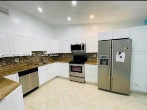 VILLAS OF DEERWOOD REPLAT - Residential Lease