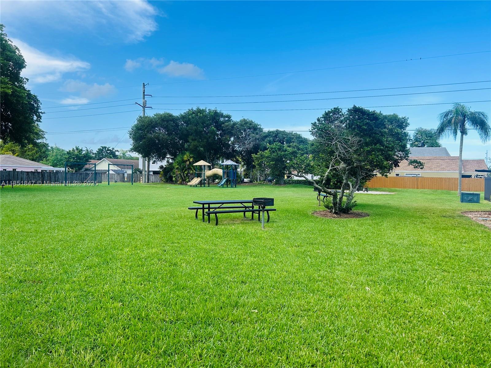 VILLAS OF DEERWOOD REPLAT - Residential Lease